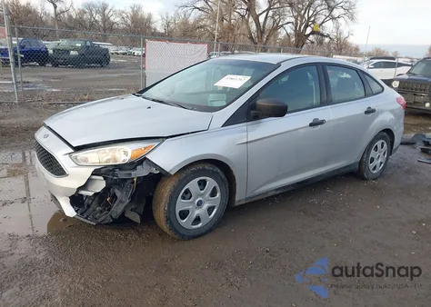 2015 Ford Focus S z USA, uszkodzony, nr VIN 1FADP3E26FL349542